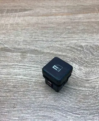 BMW 5 E39 Central locking switch button 8360828