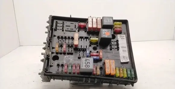 Volkswagen Golf V Fuse module 1K0937124H 015345021