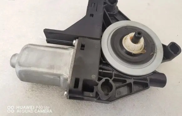 Volvo S60 Front door window regulator motor 966264101