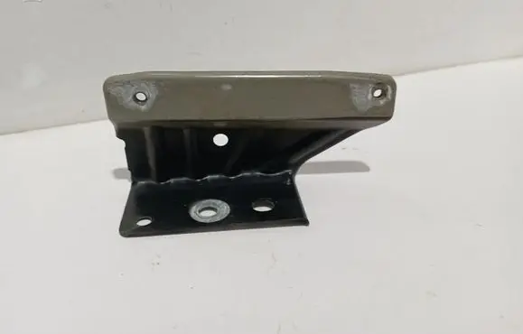 Nissan Qashqai Fender mounting bracket