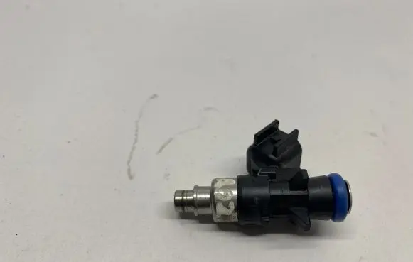 Dodge Challenger Fuel injector 05184085AD
