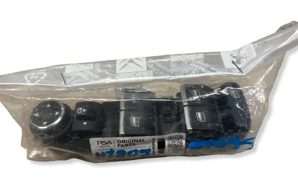 Peugeot 308 Electric window control switch 98349235ZD