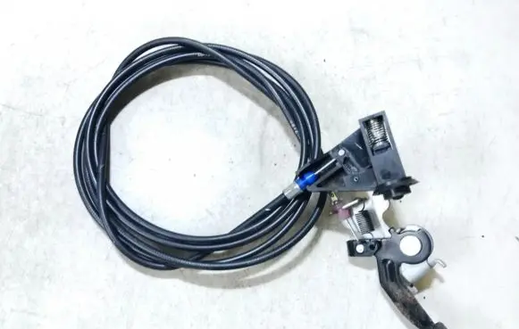 Suzuki Grand Vitara II Fuel tank opening switch 