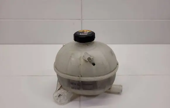 Hyundai Tucson TL Coolant expansion tank/reservoir 25430-D3500