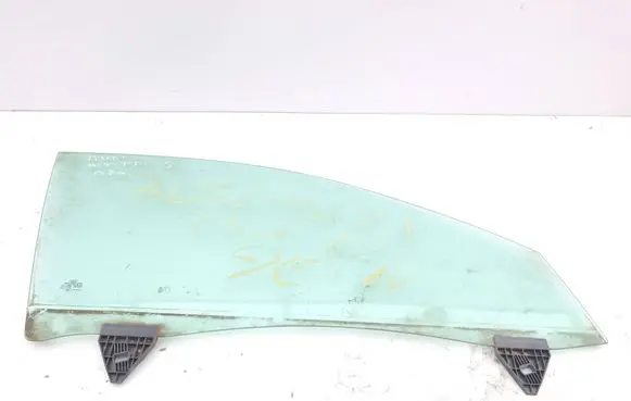 Audi A4 S4 B7 8E 8H Front door window glass four-door 