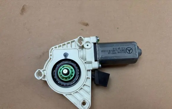 Mercedes-Benz S W221 Front door window regulator motor A2218202842