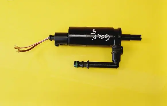 Volkswagen Golf V Headlight washer pump 3B7955681