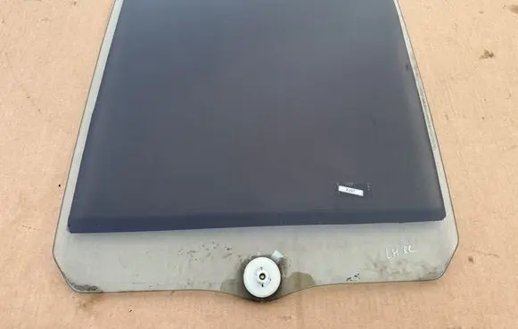 Jeep Cherokee XJ Rear door window glass 55000591