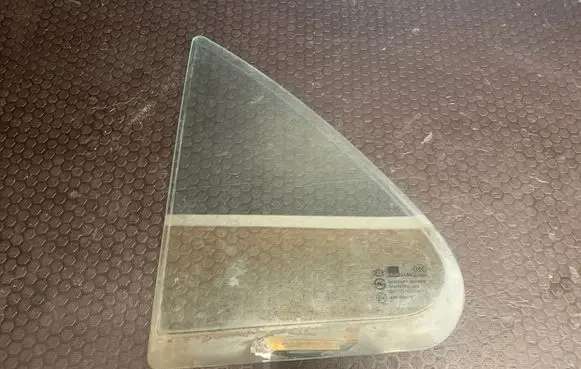 KIA Sorento Rear vent window glass E000472 43R000070 DOT772AS2M435