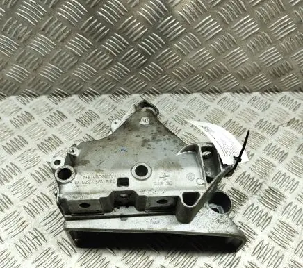 Engine mounting bracket