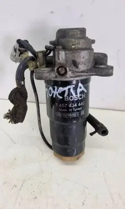 Toyota Corolla Verso E121 Fuel filter housing 