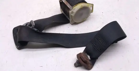 Opel Vectra B Rear seatbelt 90462771