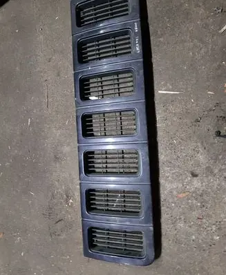 Front bumper upper radiator grill