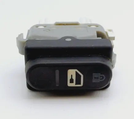 Nissan Qashqai Central locking switch button 28082