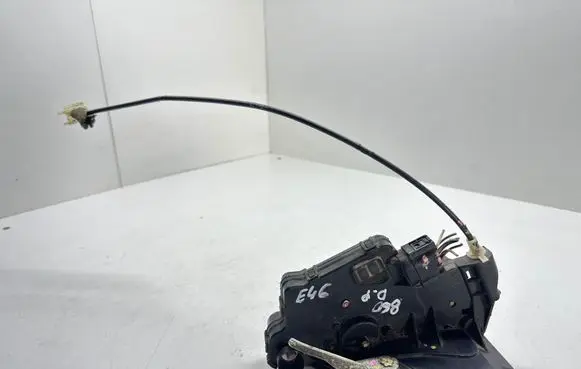 BMW 3 E46 Front door lock 