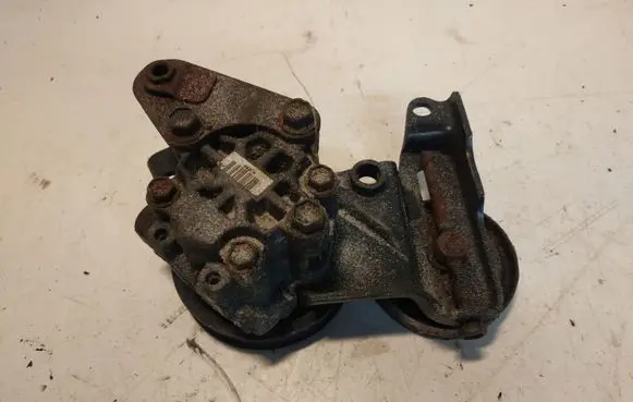 Toyota Avensis T250 Power steering pump U09