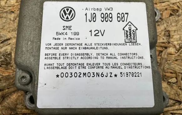 Volkswagen PASSAT B5 Airbag control unit/module 1J0909607