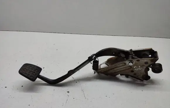 Toyota Corolla E120 E130 Clutch pedal 16092A01 20504