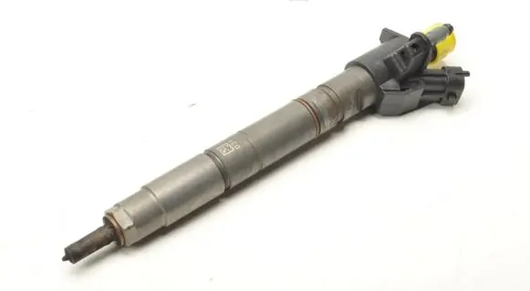 Volvo S60 Fuel injector 31303238