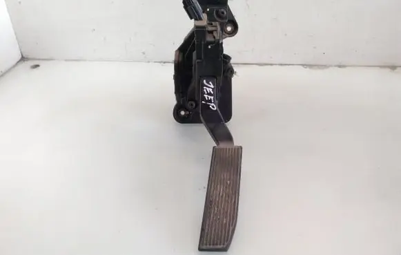 Jeep Grand Cherokee (WK) Accelerator throttle pedal 53013904AB