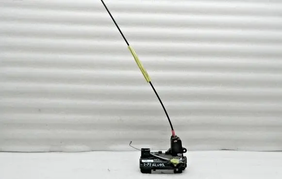 Opel Zafira B Rear door lock 13220372 13115676