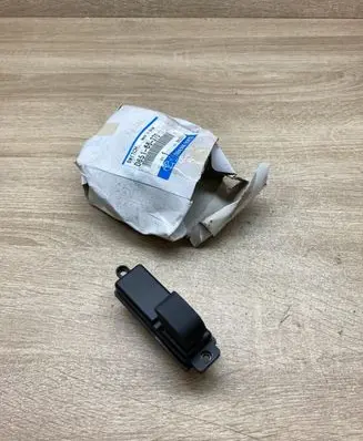 Mazda 2 Electric window control switch D65166370