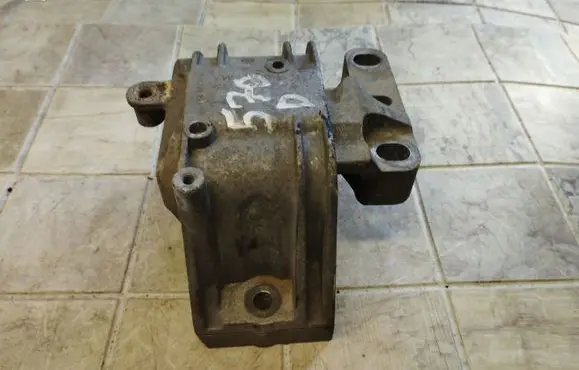 Volkswagen Touran I Engine mount bracket 1K0199262
