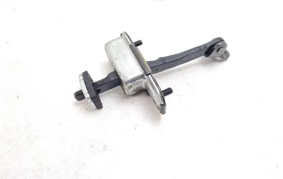 Hyundai ix35 Rear door check strap stopper