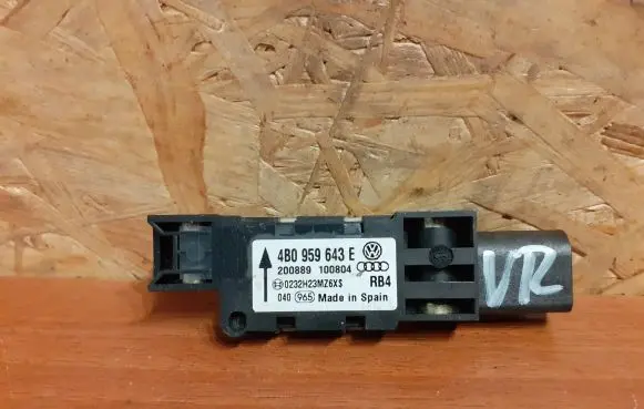 Audi A8 S8 D3 4E Airbag deployment crash/impact sensor 4B0959643E 696