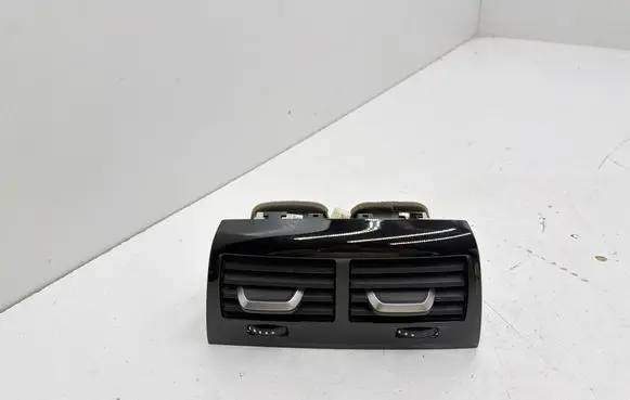 BMW 5 G30 G31 G38 Rear air vent grill 9330687