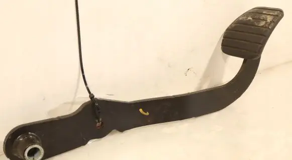 Renault Master III Clutch pedal 07C111