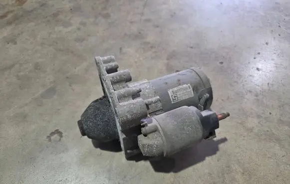 Citroen C4 II Picasso Starter motor 9801667780 M000T22473