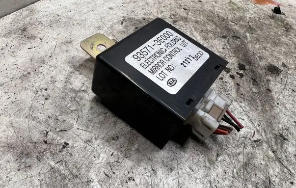KIA Sorento Wing mirror control module 935713E000