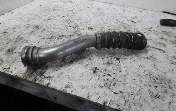 Renault Clio III Turbo air intake inlet pipe/hose