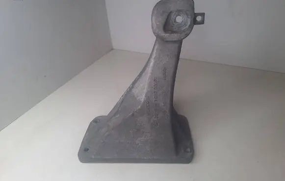 BMW X5 E53 Engine mount bracket 109700002