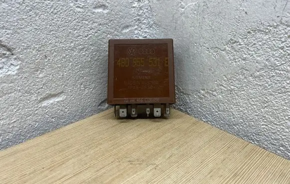 Audi A6 S6 C5 4B Hazard warning light relay 4B0955531E 72WA406 C190898