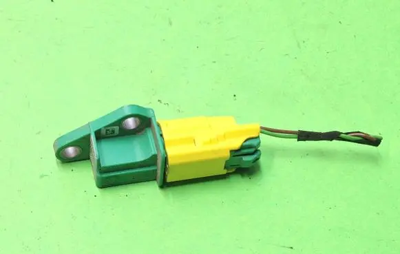 Volkswagen Golf V Airbag deployment crash/impact sensor 5M0909606 5WK43581