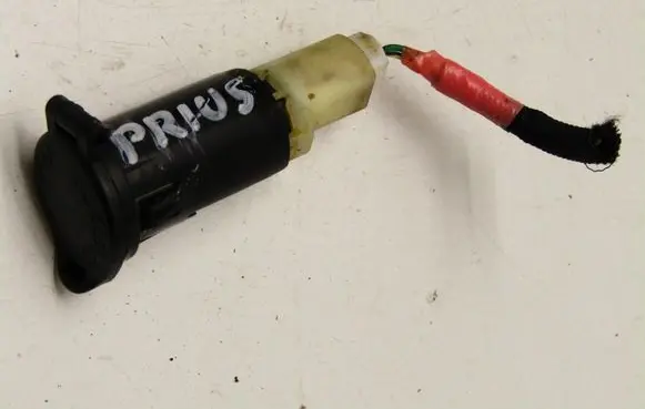 Toyota Prius (XW30) 12 V Socket (front) 1111