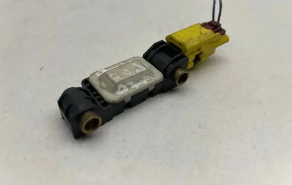 Audi A6 S6 C5 4B Airbag deployment crash/impact sensor 8E0959643B