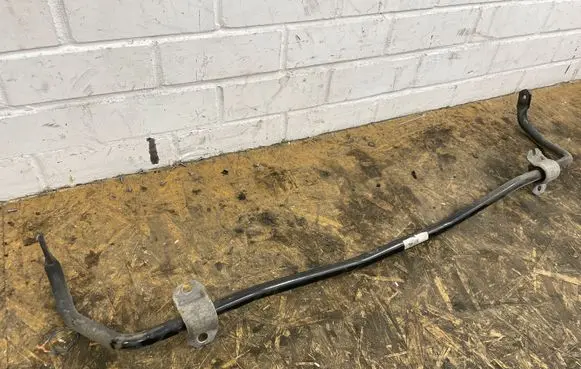 Volvo XC40 Front anti-roll bar/sway bar 32221125