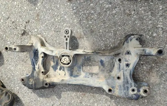 Volkswagen Caddy Front subframe 1K0199315B