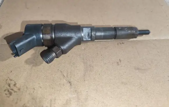 Fuel injector
