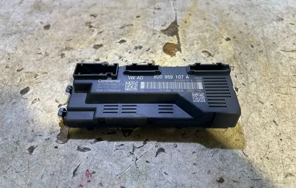 Audi Q3 8U Tailgate/trunk control unit/module 8U0959107A
