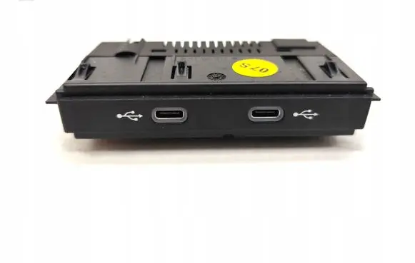 Volkswagen PASSAT B8 USB socket connector 5NA035700