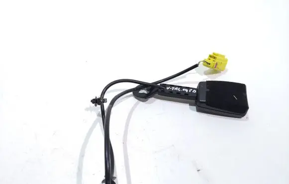 Volkswagen Touareg I Front seatbelt buckle 7L0857778C