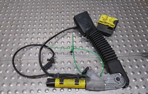 BMW X5 E53 Front seatbelt buckle S27705556 7078041