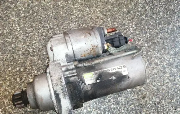 Volkswagen Golf V Starter motor 02M911023M