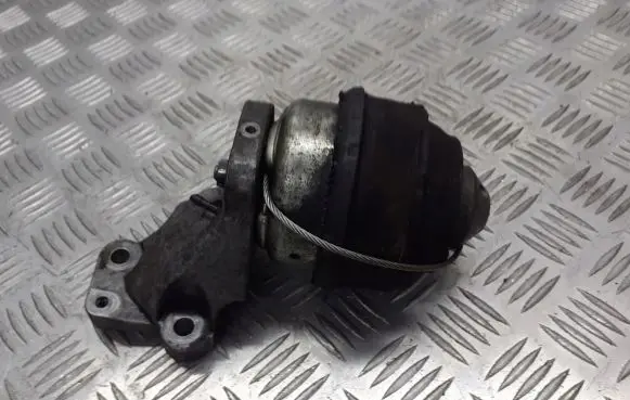 Volvo S60 Engine mounting bracket 8634123