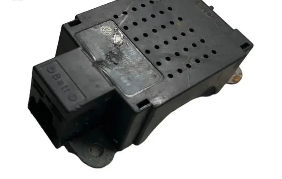 Volkswagen Golf V Aerial antenna amplifier 7617310031