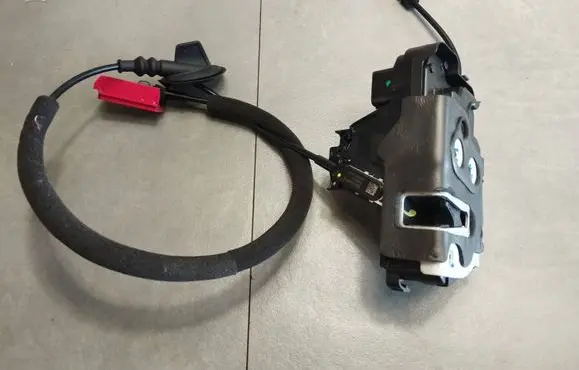 Volkswagen Amarok II Front door lock N1WAE21812PF